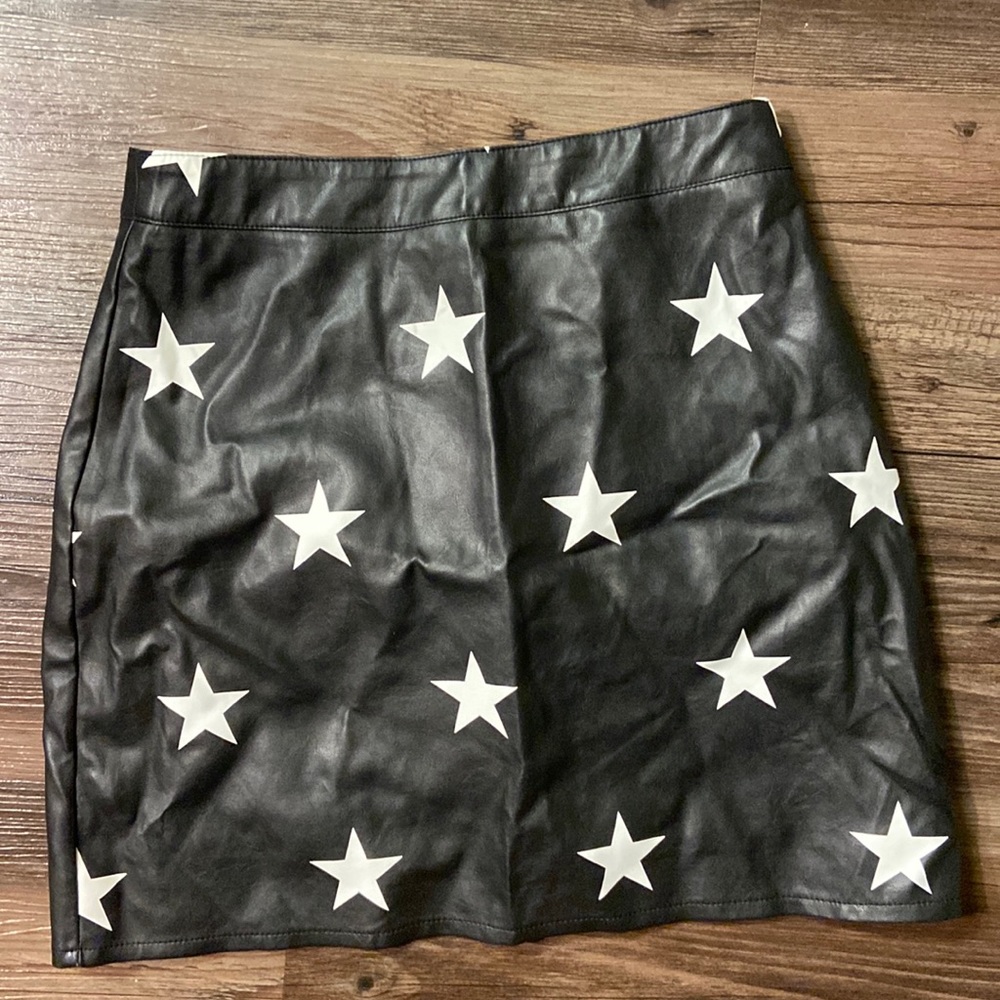 Boohoo size 6 star skirt